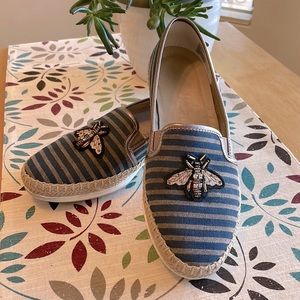 🐝 Slip-on sneakers with jeweled bee applique.❤️🐝